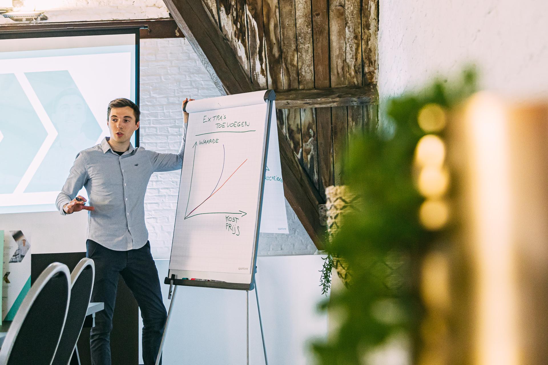 prijszetting voor KMO's webinar door Robin Cuypers van Strever over prijszetting voor KMO's